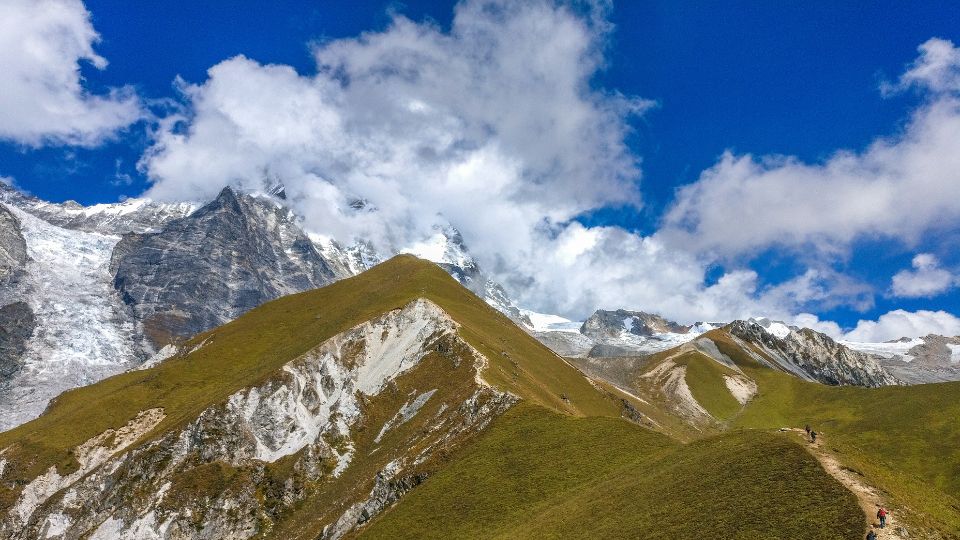 41 Best Photos from Langtang Trek 13 Kyanjin Ri Green Meadow Trail